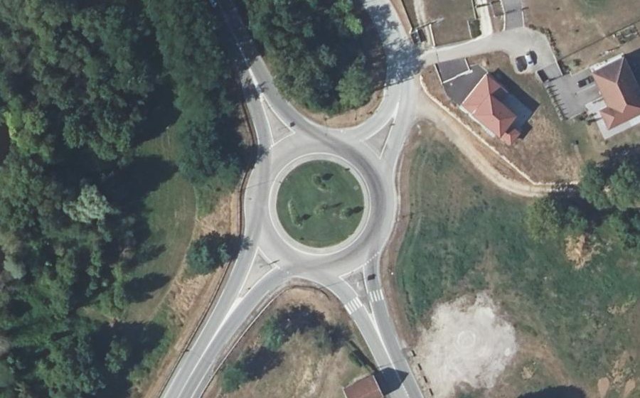 Vue aérienne du Rond-point anonyme n°219741990