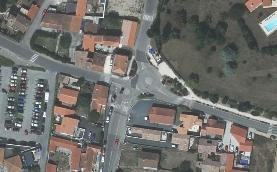 Vue aérienne du Rond-point anonyme n°219756817