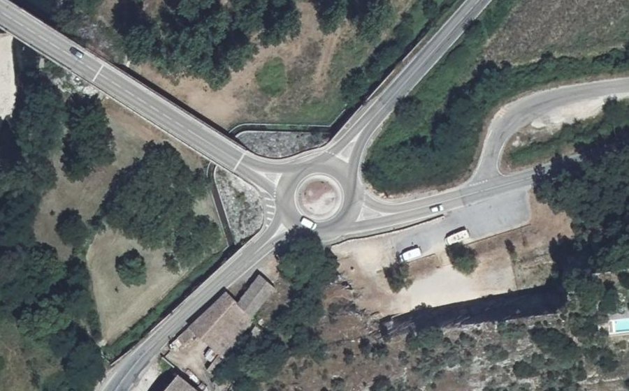 Vue aérienne du Rond-point anonyme n°219767676