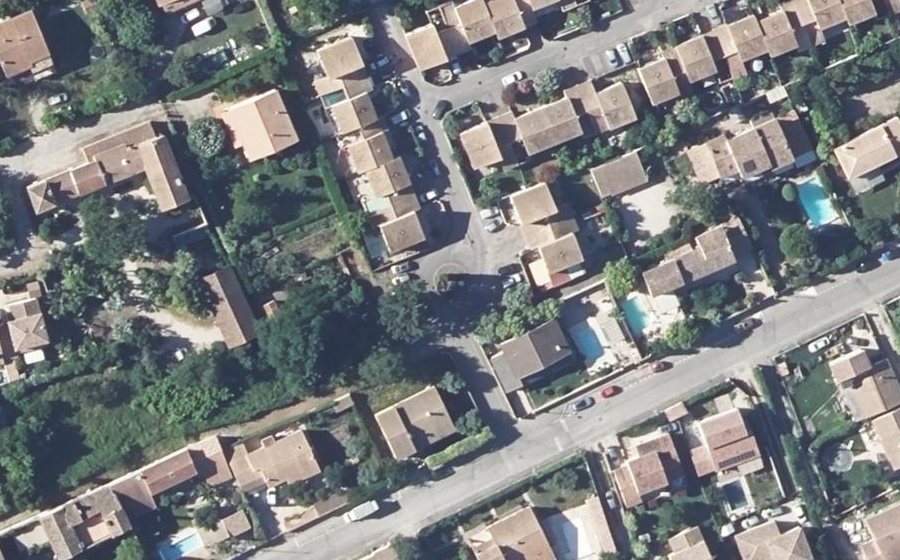 Vue aérienne du Rond-point anonyme n°219772561