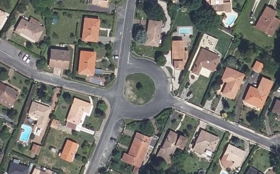 Vue aérienne du Rond-point anonyme n°219821427