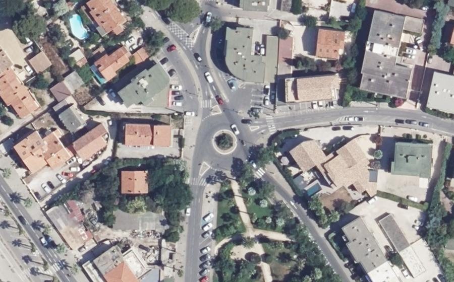 Vue aérienne du Rond-point anonyme n°219962442