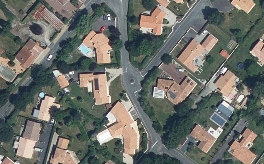 Vue aérienne du Rond-point anonyme n°220137523
