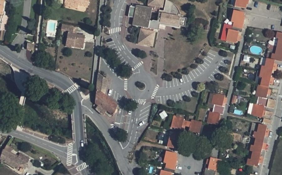 Vue aérienne du Rond-point anonyme n°220172839