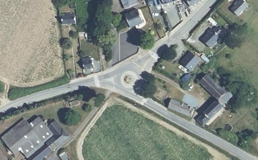 Vue aérienne du Rond-point anonyme n°220208836