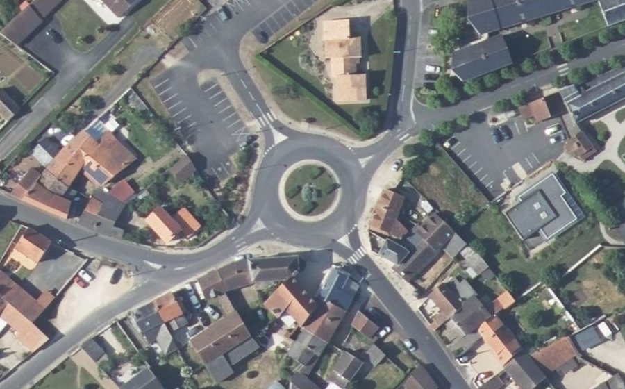 Vue aérienne du Rond-point anonyme n°220210377