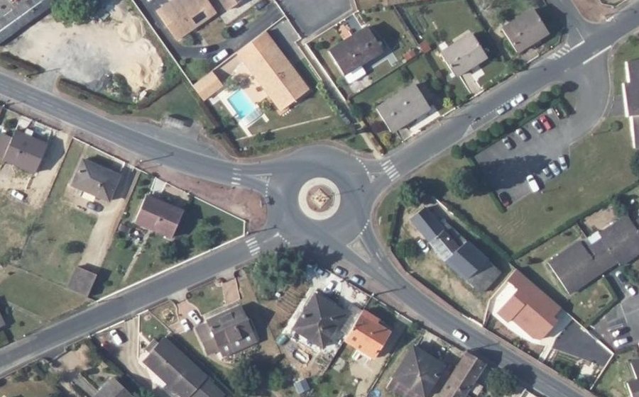 Vue aérienne du Rond-point anonyme n°220210379