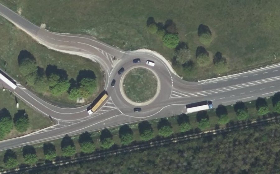 Vue aérienne du Rond-point anonyme n°220211652