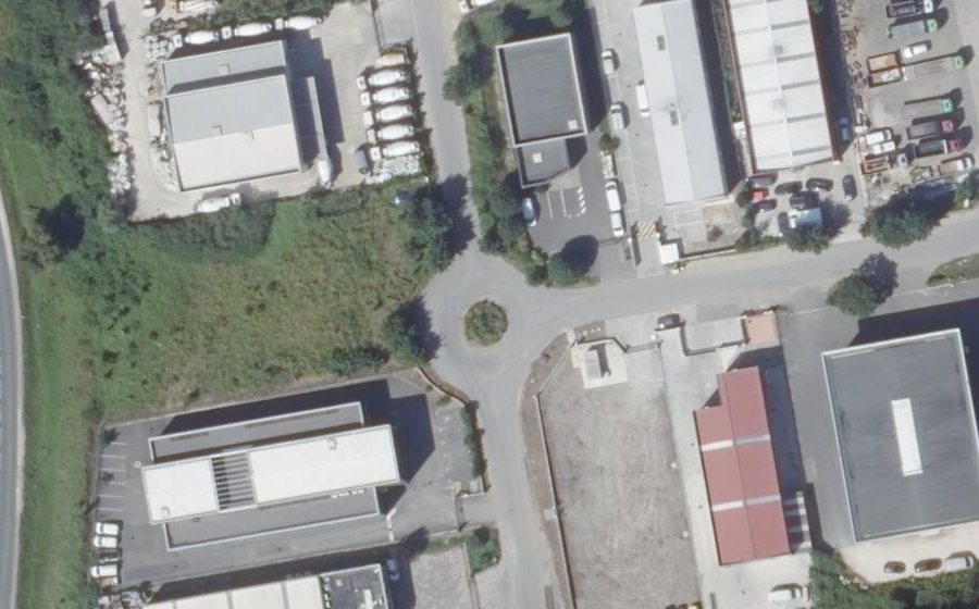 Vue aérienne du Rond-point anonyme n°220245947