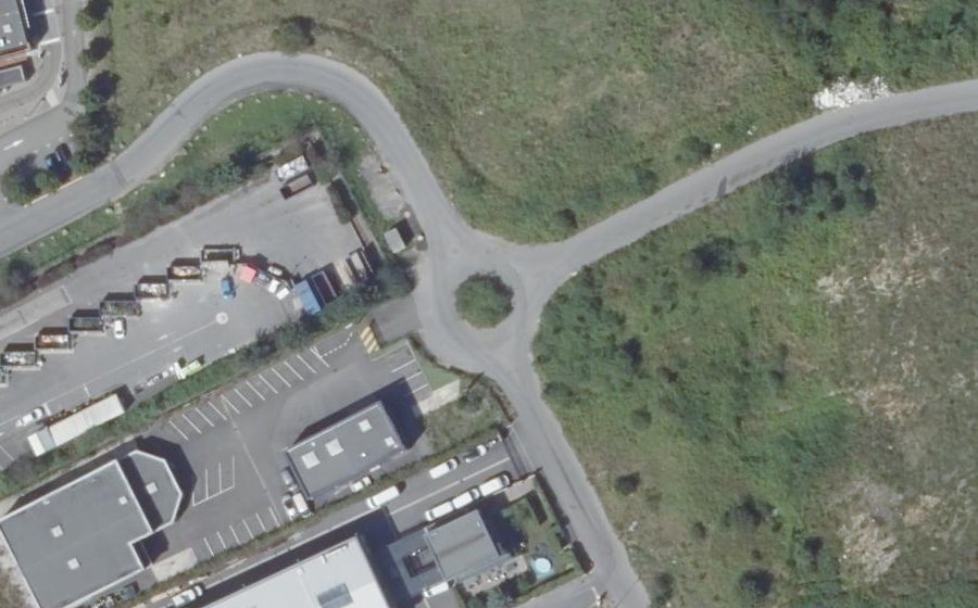 Vue aérienne du Rond-point anonyme n°220245949
