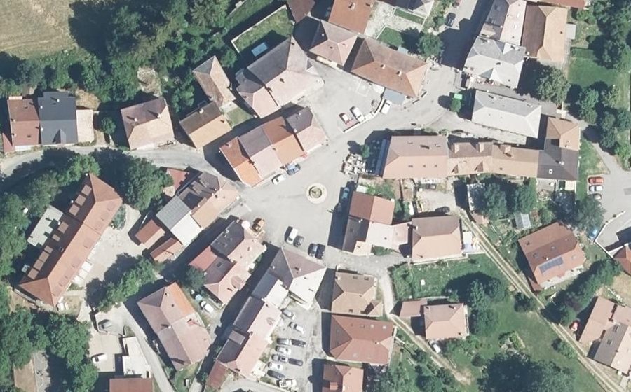 Vue aérienne du Rond-point anonyme n°220265137