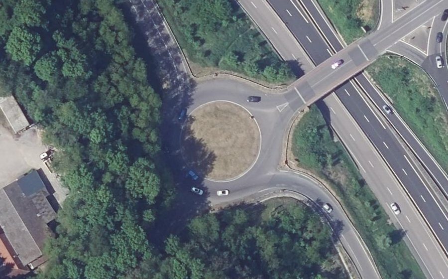 Vue aérienne du Rond-point anonyme n°220311931