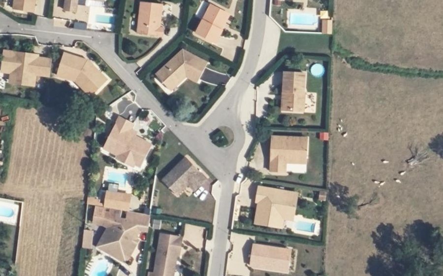 Vue aérienne du Rond-point anonyme n°220332280