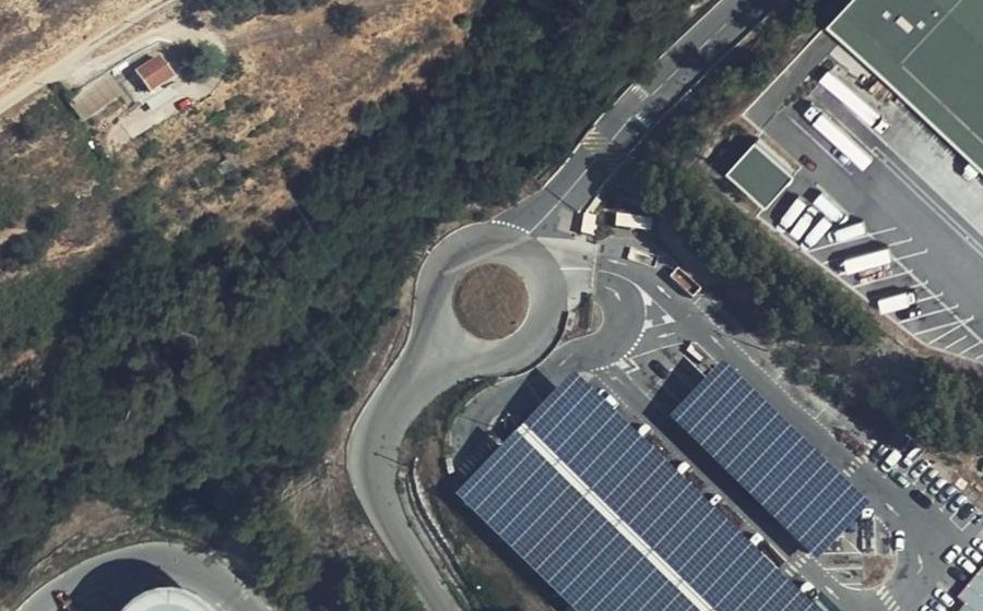 Vue aérienne du Rond-point anonyme n°220495111