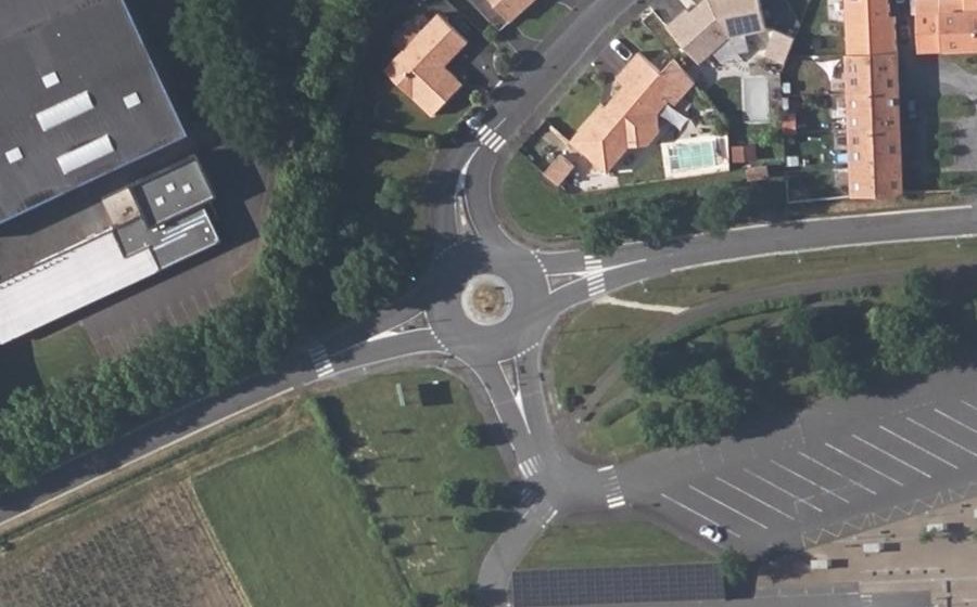 Vue aérienne du Rond-point anonyme n°220509923