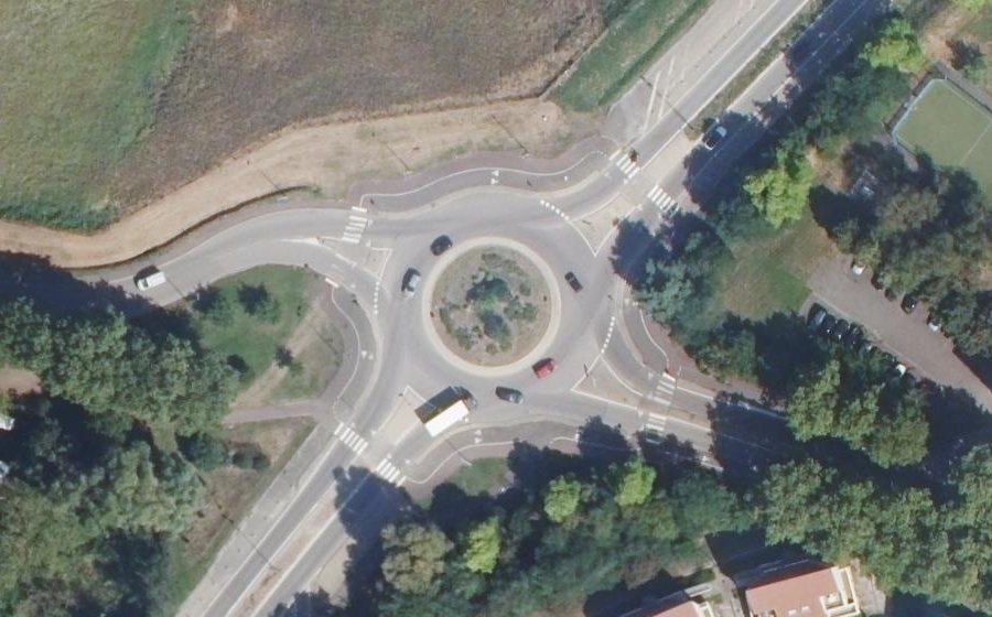 Vue aérienne du Rond-point anonyme n°220535021