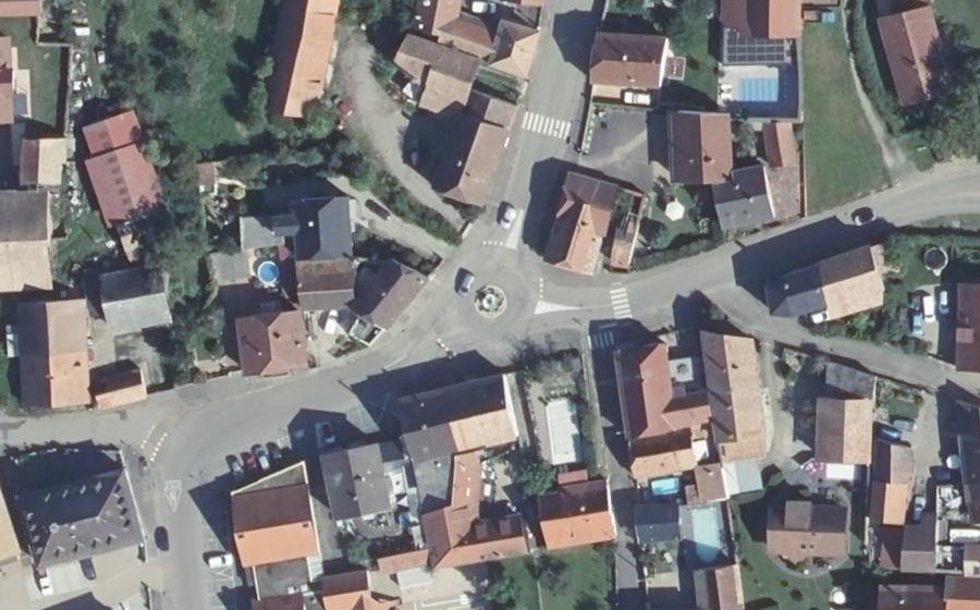 Vue aérienne du Rond-point anonyme n°220623823