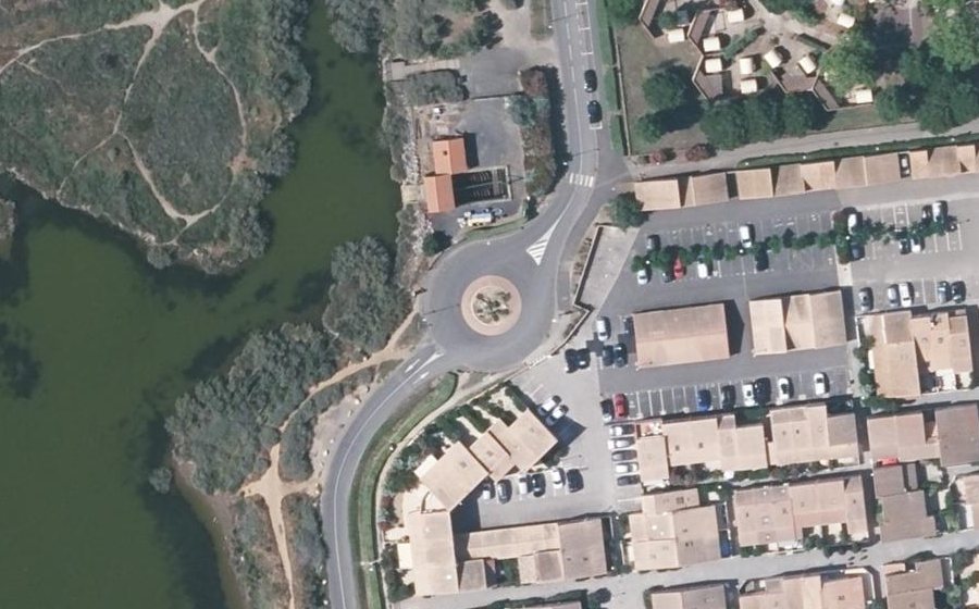 Vue aérienne du Rond-point anonyme n°220702093