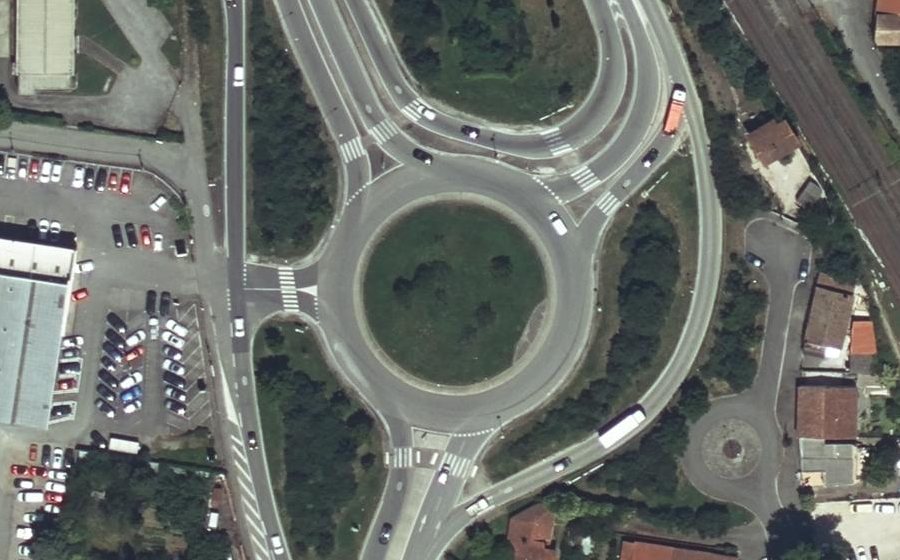 Vue aérienne du Rond-point anonyme n°22071218