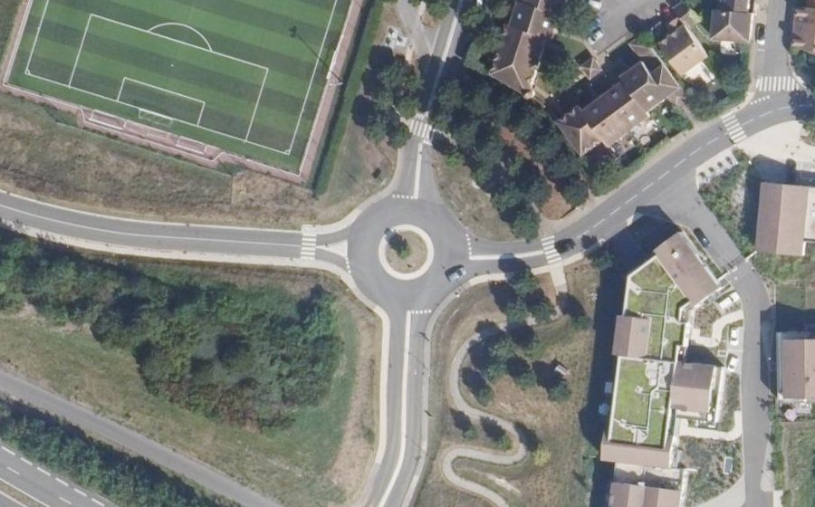 Vue aérienne du Rond-point anonyme n°220801033