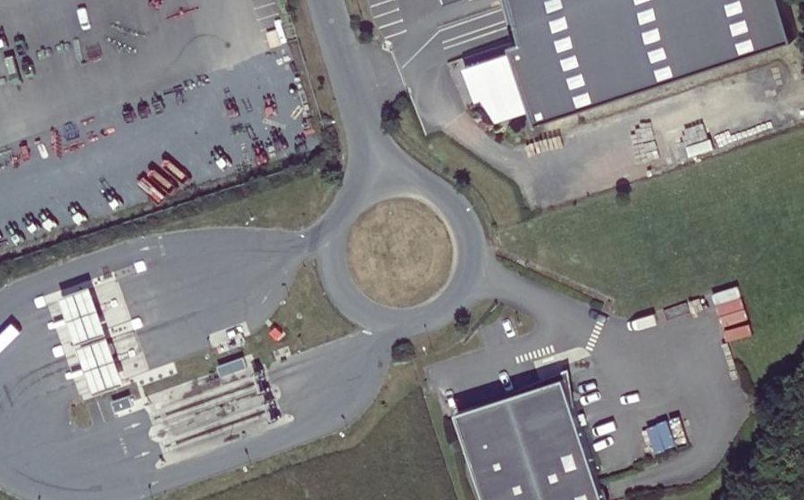 Vue aérienne du Rond-point anonyme n°220884002