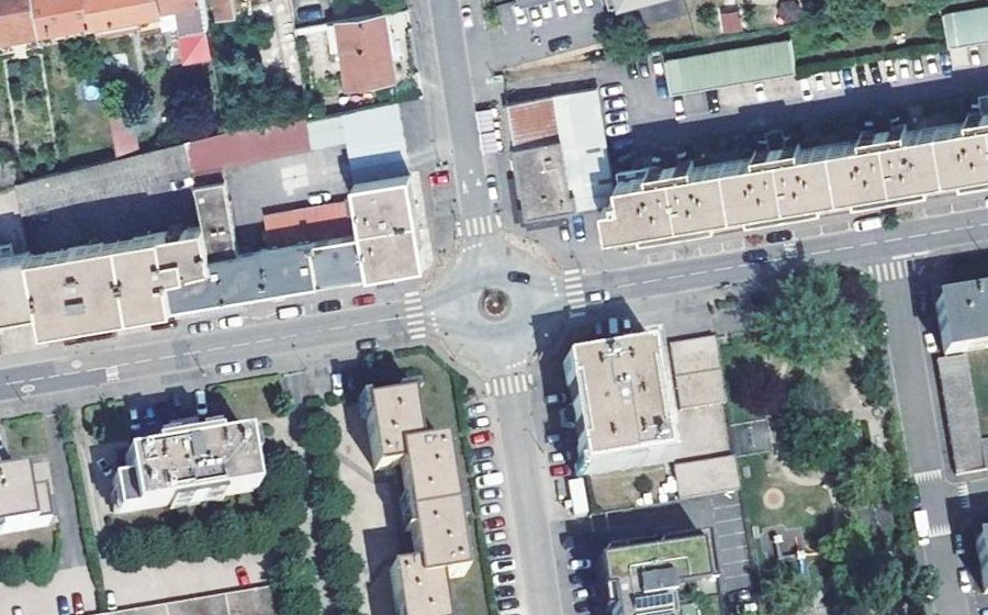 Vue aérienne du Rond-point anonyme n°220957167
