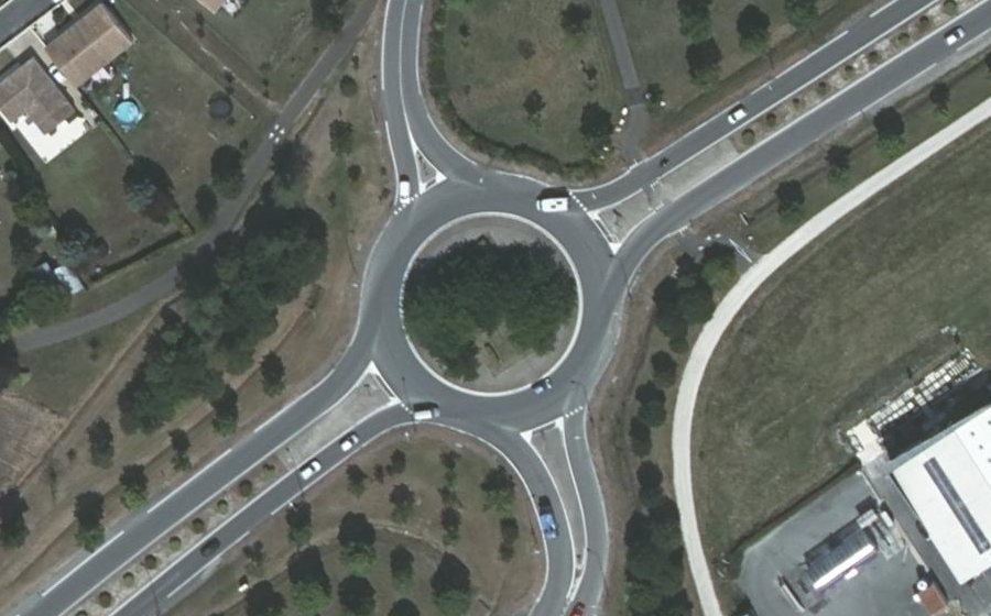 Vue aérienne du Rond-point anonyme n°22097498