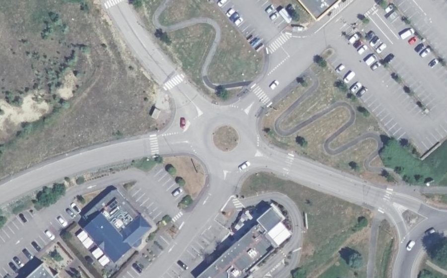 Vue aérienne du Rond-point anonyme n°221106945