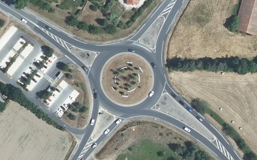 Vue aérienne du Rond-point anonyme n°221111033