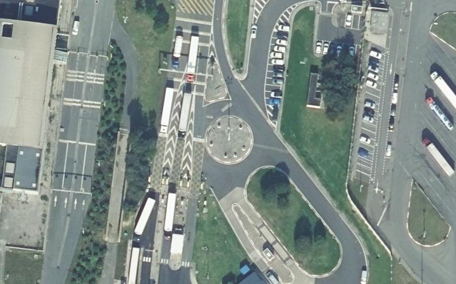 Vue aérienne du Rond-point anonyme n°221129347