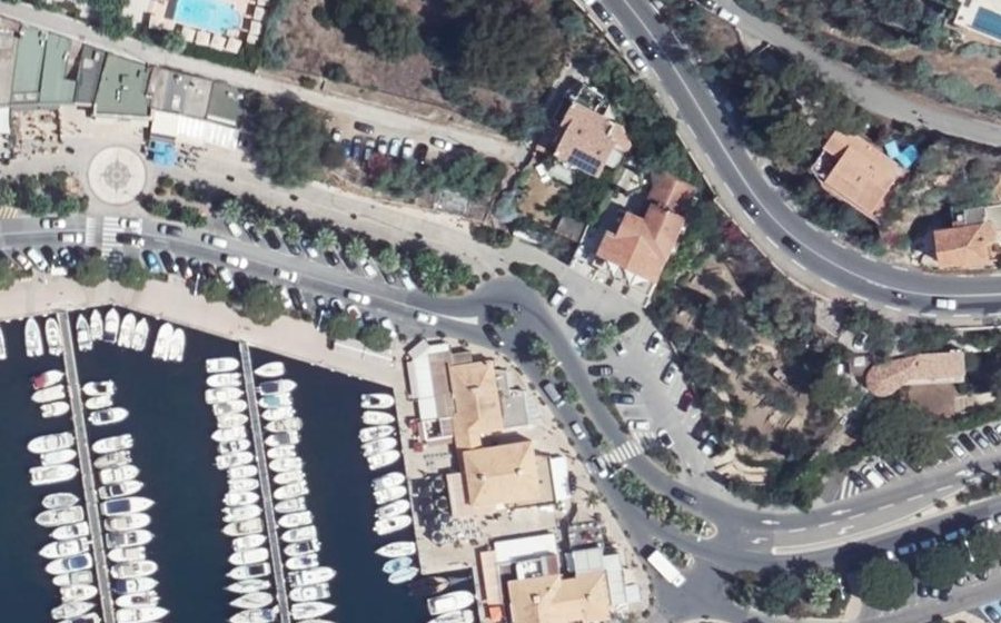 Vue aérienne du Rond-point anonyme n°221347886
