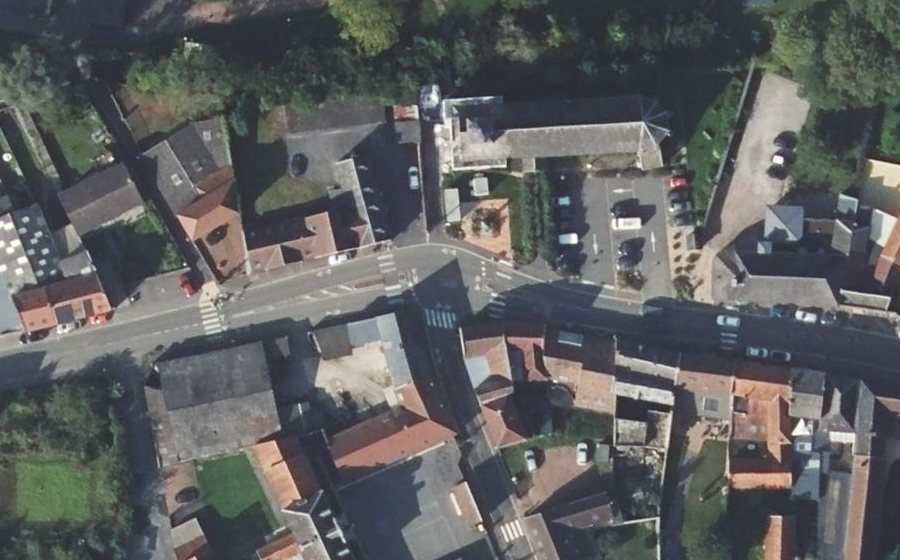 Vue aérienne du Rond-point anonyme n°221348090