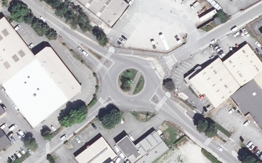 Vue aérienne du Rond-point anonyme n°221490069