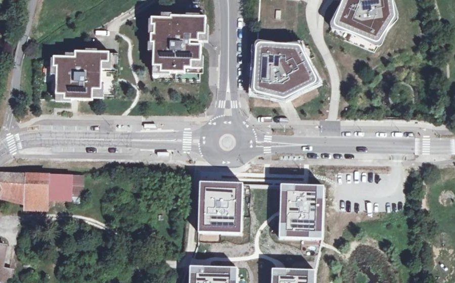 Vue aérienne du Rond-point anonyme n°221579619