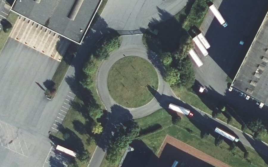 Vue aérienne du Rond-point anonyme n°221600960