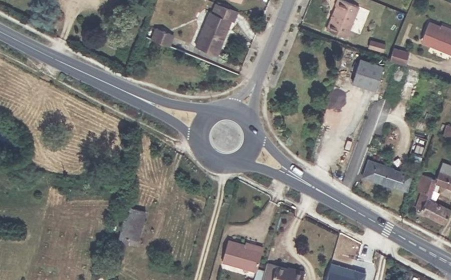 Vue aérienne du Rond-point anonyme n°221602154