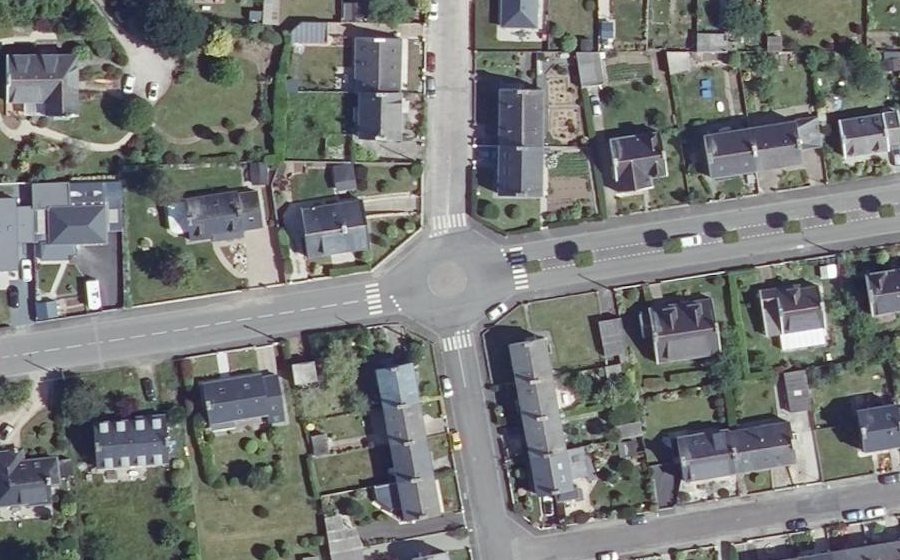 Vue aérienne du Rond-point anonyme n°221608753