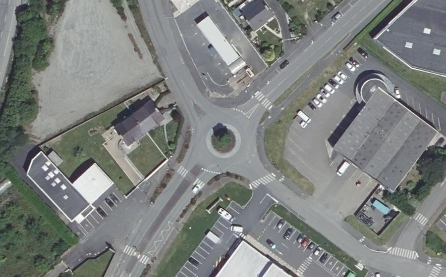 Vue aérienne du Rond-point anonyme n°221640036