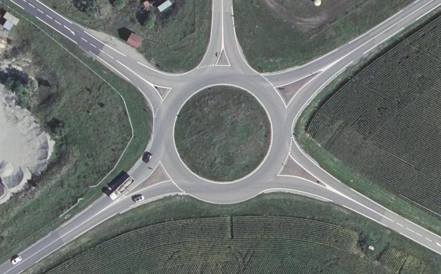Vue aérienne du Rond-point anonyme n°22165897