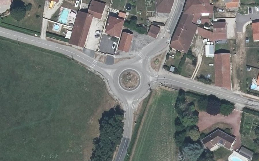 Vue aérienne du Rond-point anonyme n°222036321