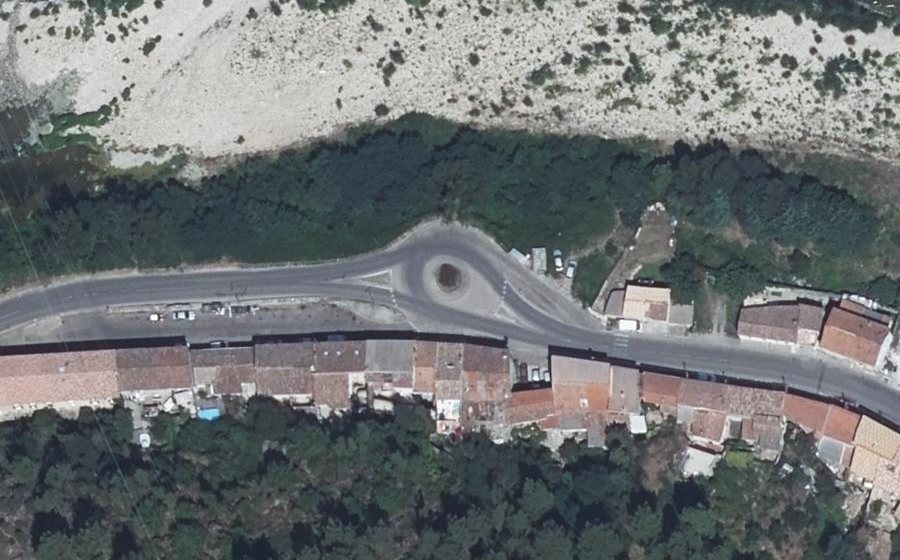 Vue aérienne du Rond-point anonyme n°222122086