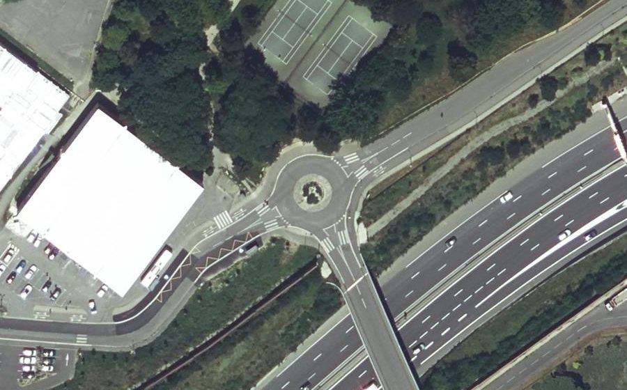 Vue aérienne du Rond-point anonyme n°222132918