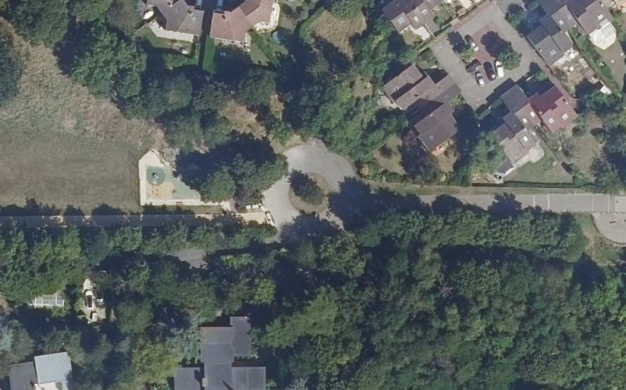 Vue aérienne du Rond-point anonyme n°222143587