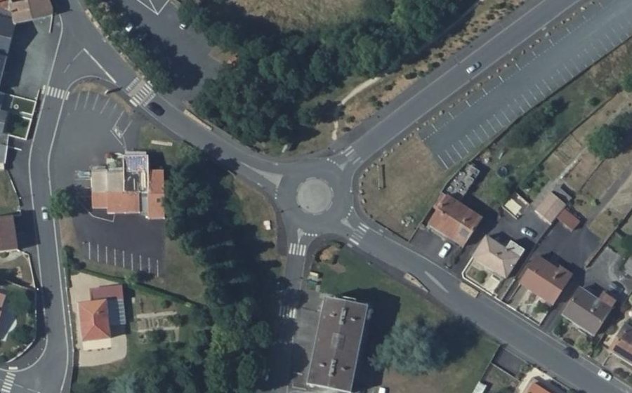 Vue aérienne du Rond-point anonyme n°222179211