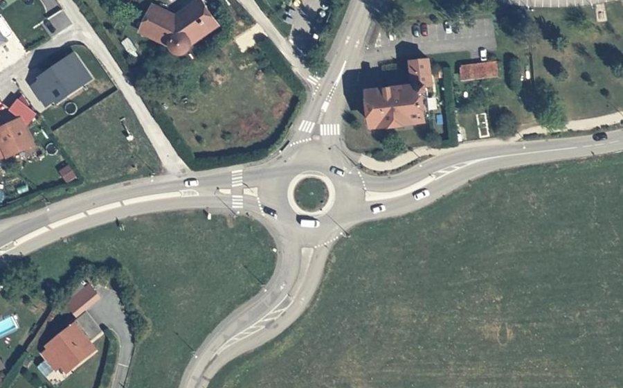Vue aérienne du Rond-point anonyme n°222217044