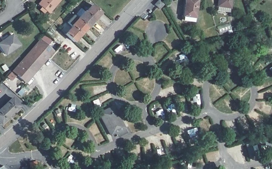 Vue aérienne du Rond-point anonyme n°222342369