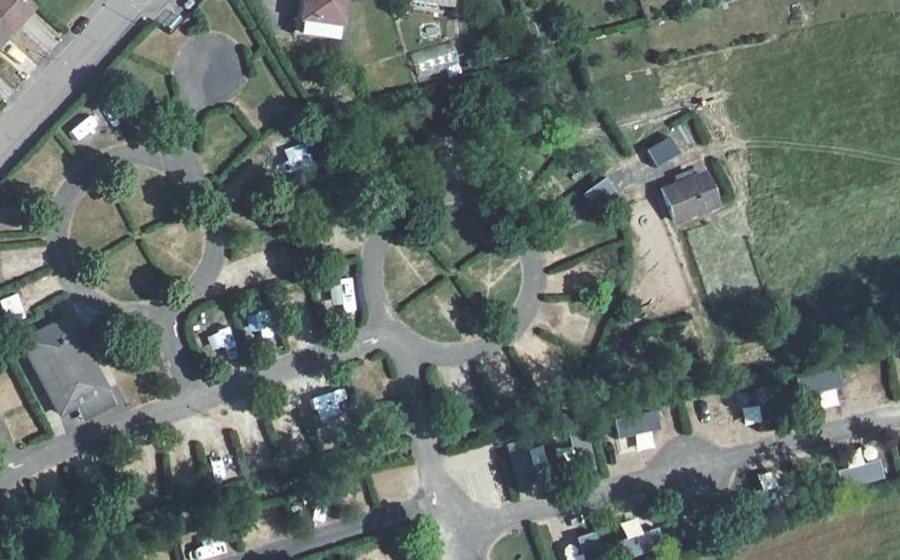 Vue aérienne du Rond-point anonyme n°222342370