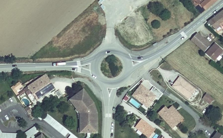 Vue aérienne du Rond-point anonyme n°222546821