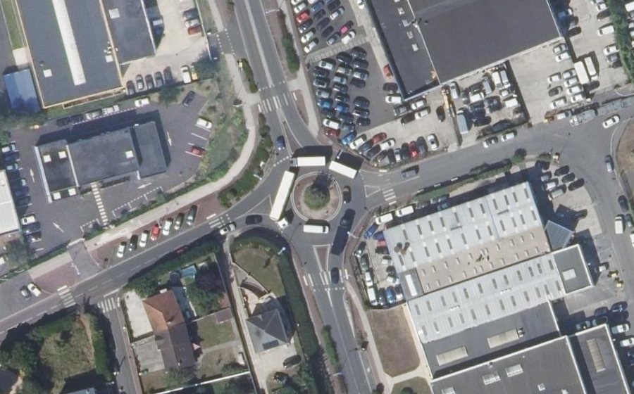 Vue aérienne du Rond-point anonyme n°222552441