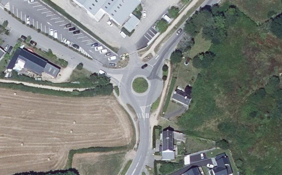 Vue aérienne du Rond-point anonyme n°222798784